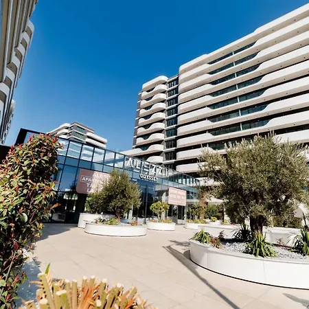 Sunset Light In Odyssey Pool & Apartment